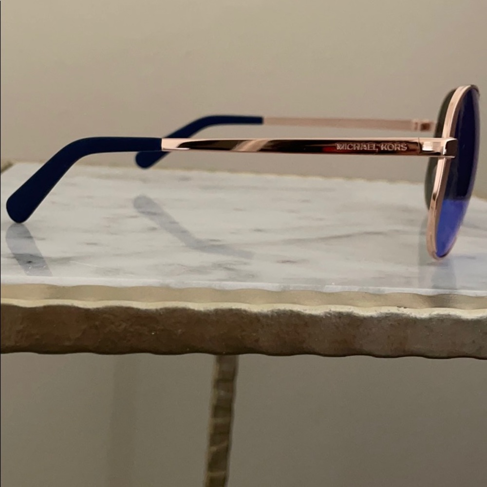 Michael Kors - Picture 2 of 7